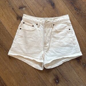 Abercrombie, Mom short